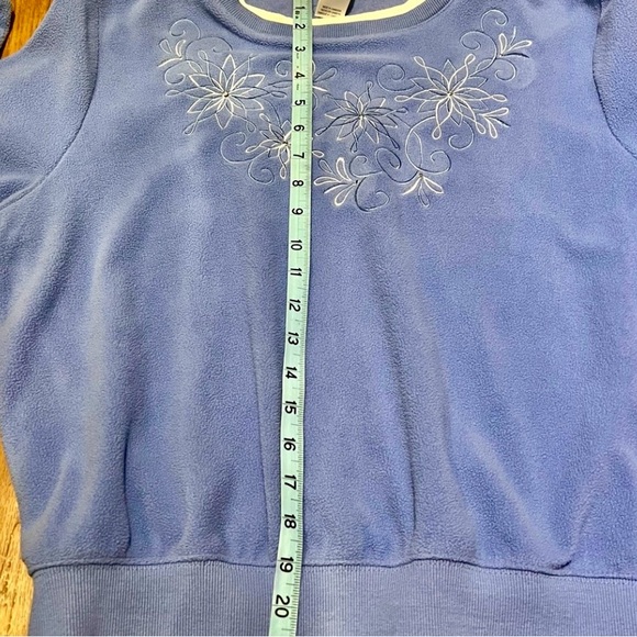 Alfred Dunner Fleece Top. Size PM - Picture 9 of 10